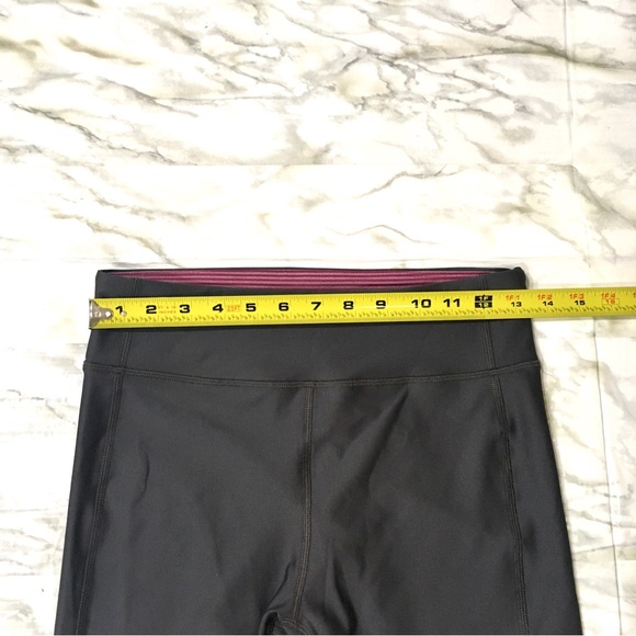 💝 UNDER ARMOUR 💝 gray/orange/stripe maroon capri yoga/exercise leggings size M - Picture 5 of 7